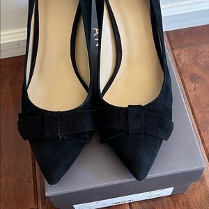 Ann Taylor Elegant Black Suede Bow Pump size 10